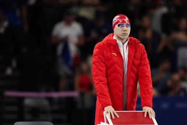 荷兰运动员在游泳比赛中打破记录，夺金