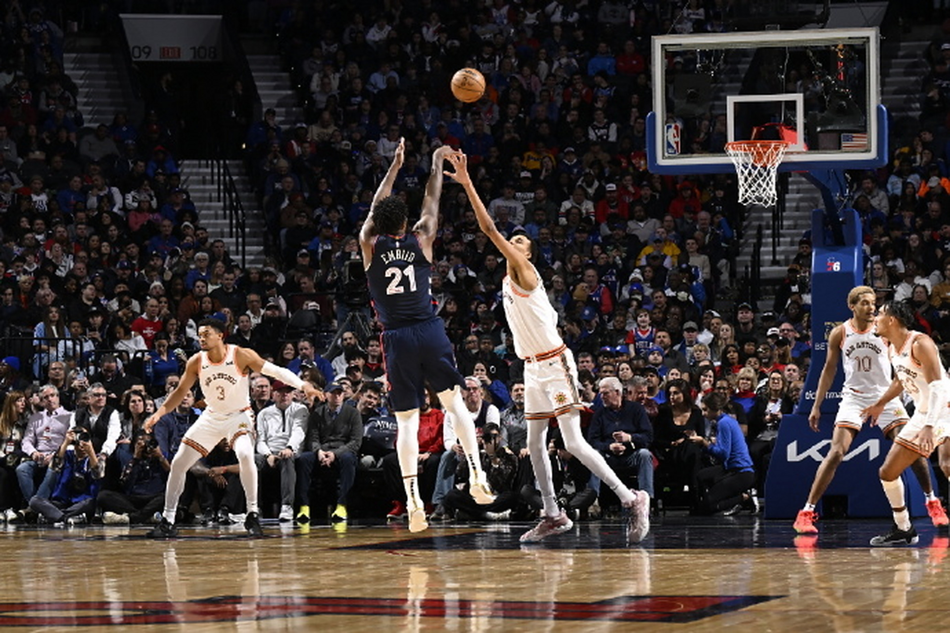 包含76人主场大胜，恩比德高效砍分的词条