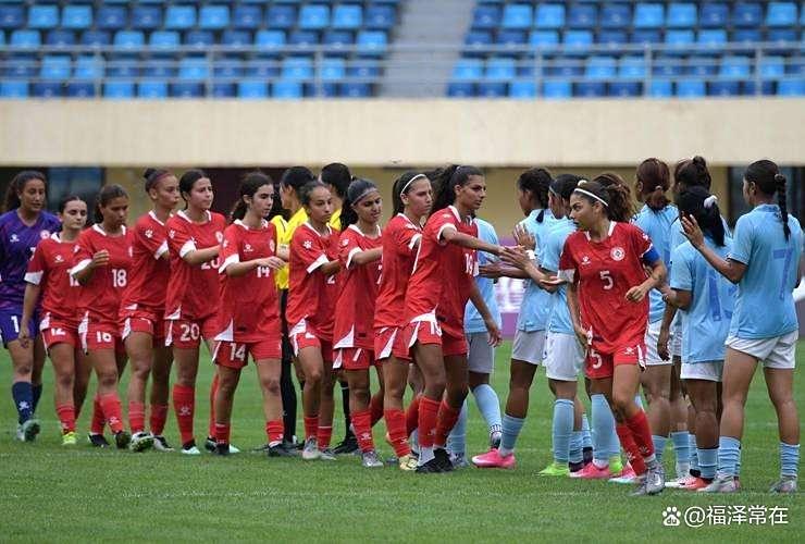 喜气洋洋:女足明星带领球队斩获胜利 喜气洋洋:女足明星带领球队斩获胜利